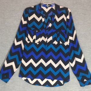 CHARLOTTE RUSSE Cool Bold Statement Chevron Print Long Sleeve 2 Pocket Top